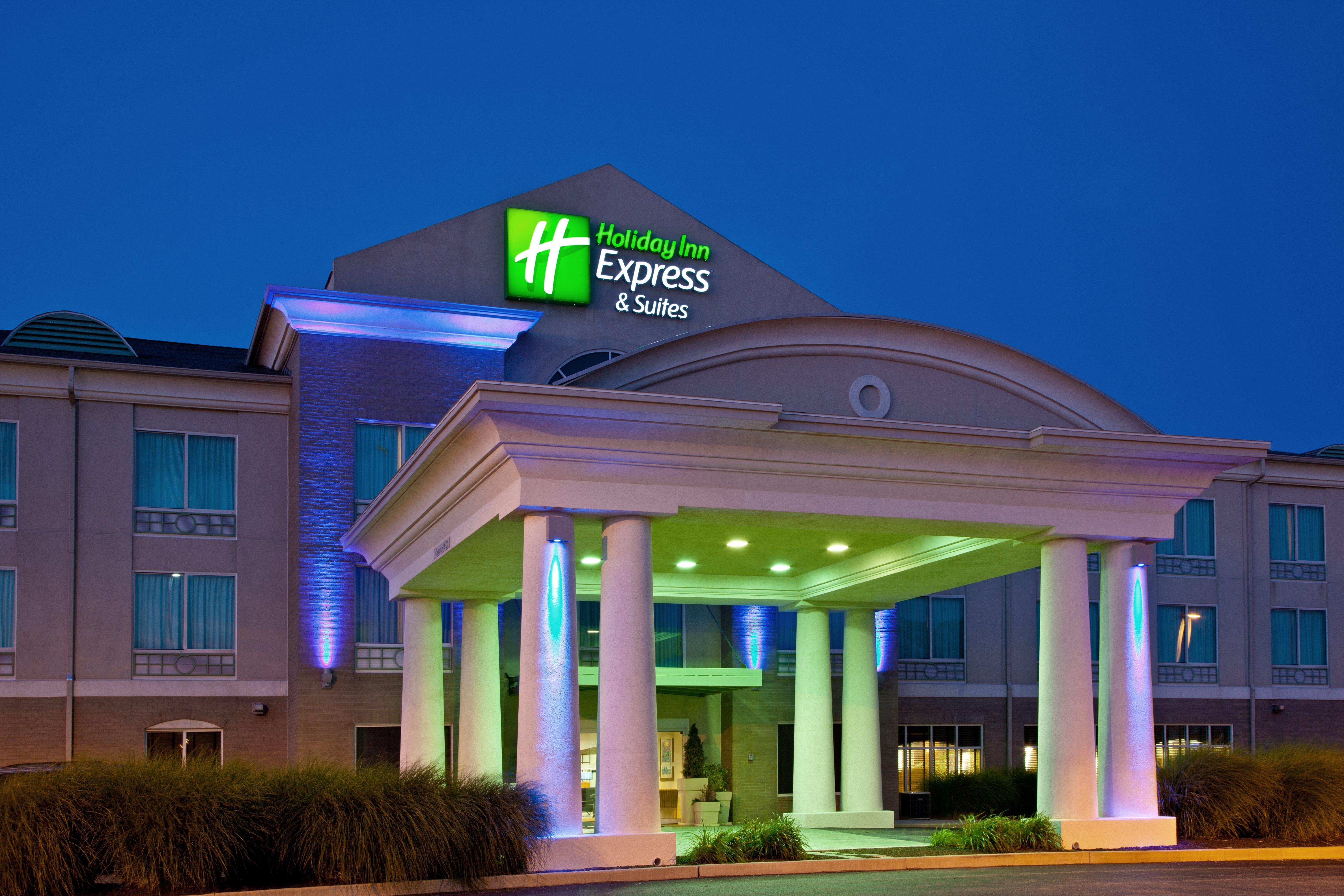 Holiday Inn Express Hotel & Suites Гринвуд Экстерьер фото