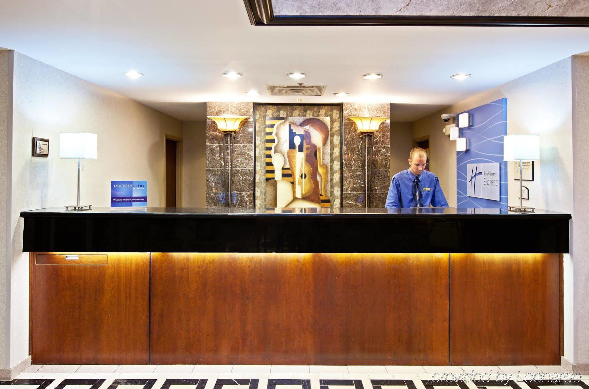 Holiday Inn Express Hotel & Suites Гринвуд Интерьер фото